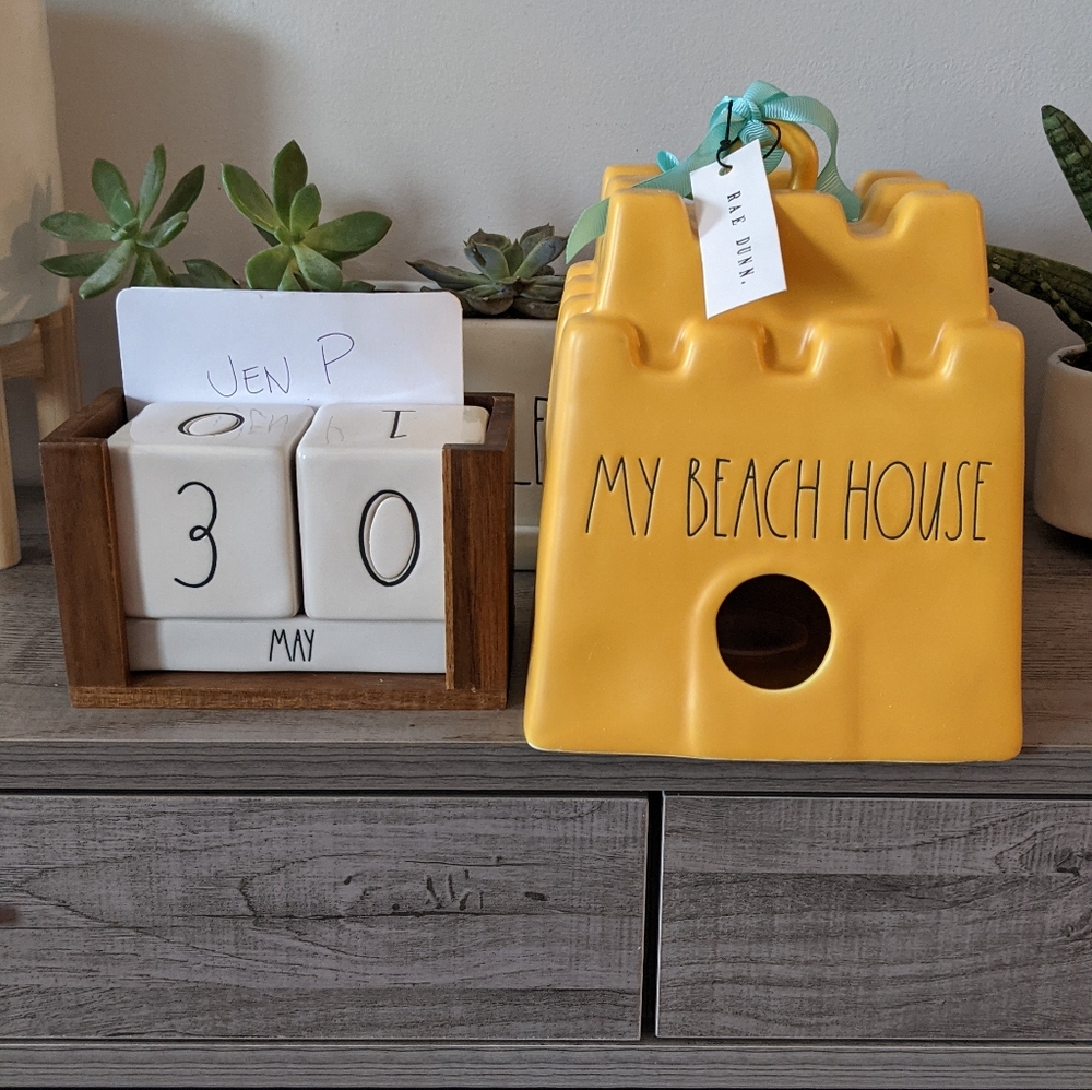 Sandcastle birdhouse